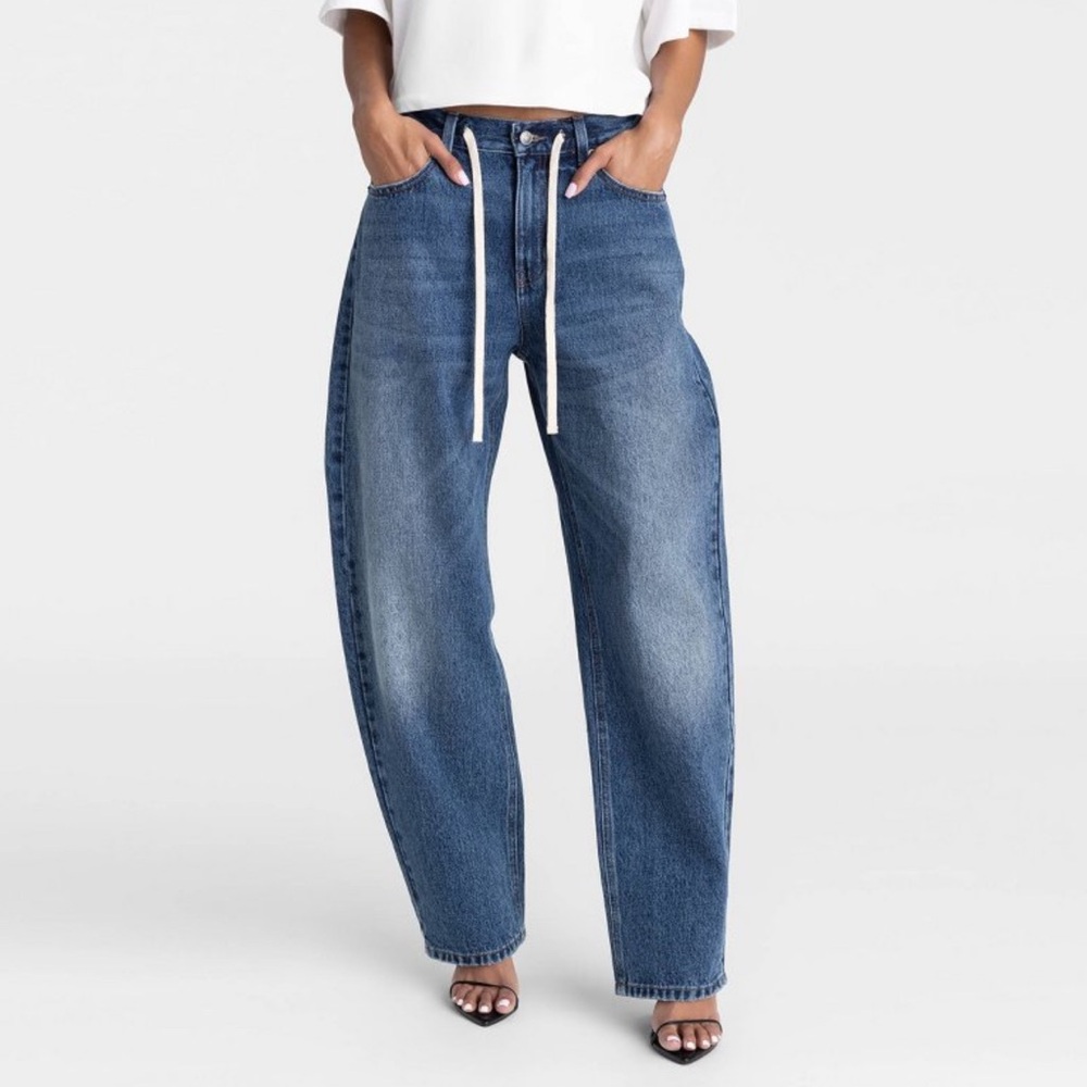 KBB by KAHLANA Women's Mid Rise Barrel Leg “The Lynnox Jean”